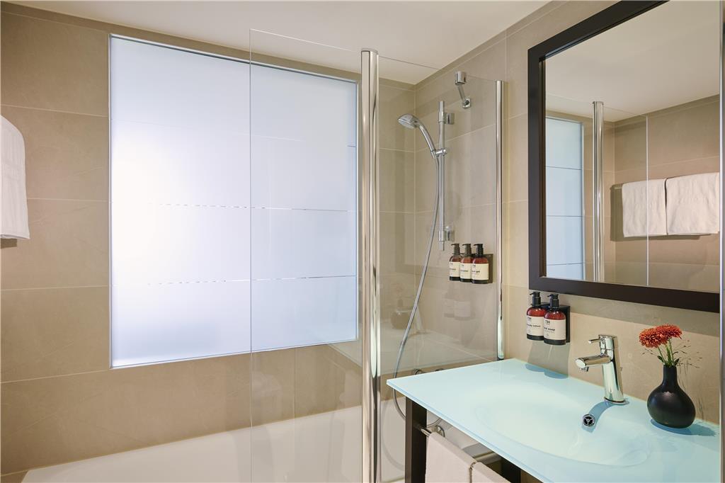NH STUTTGART AIRPORT-guestroom-Guest Room,Bathroom,On-Site.jpg