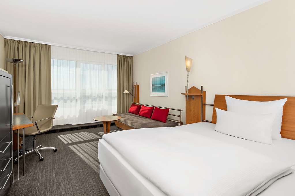 NH MANNHEIM VIERNHEIM-guestroom-Guest Room,Indoor/Interior.jpg