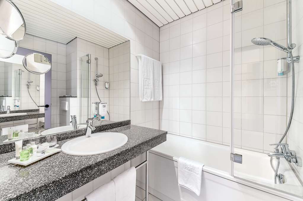 NH WEINHEIM-guestroom-Guest Room,Bathroom,On-Site.jpg