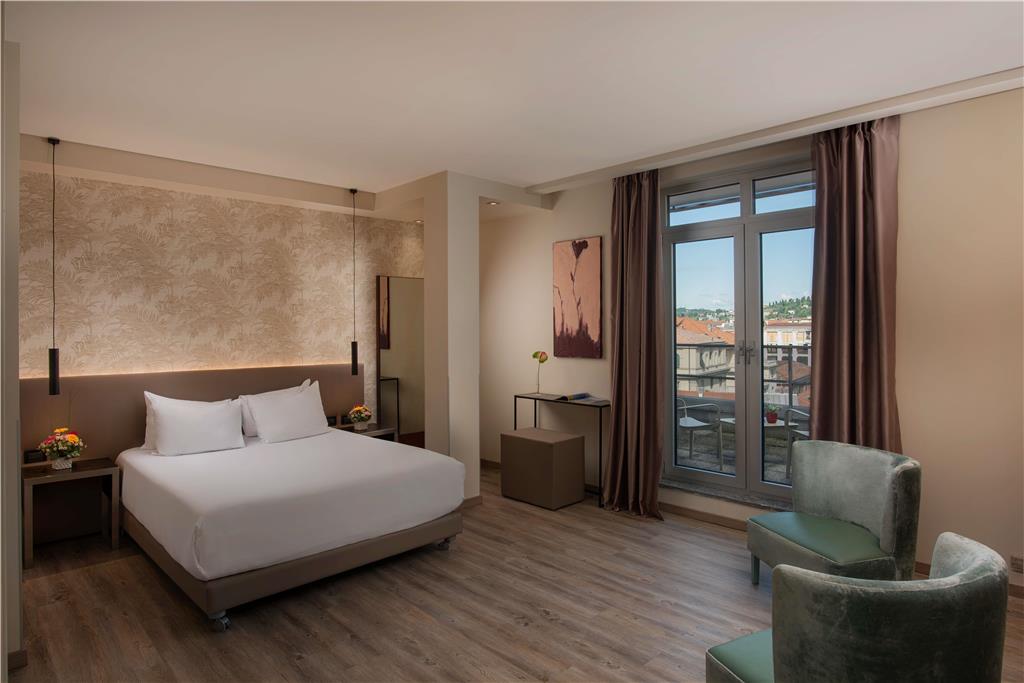 NH BERGAMO-guestroom-Guest Room,Suite,On-Site.jpg