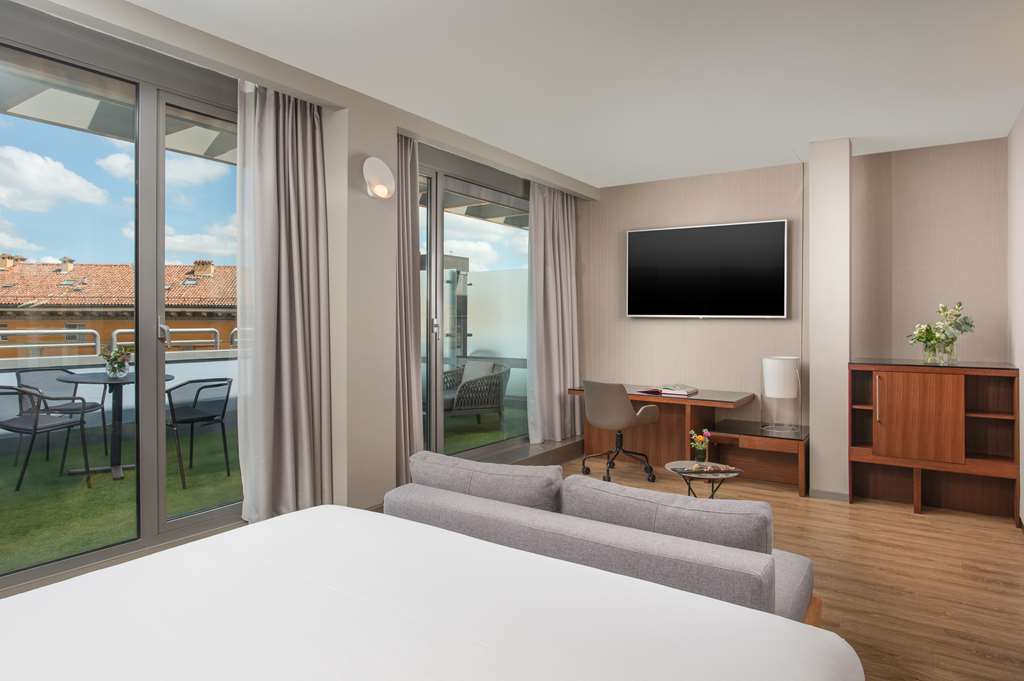 NH BOLOGNA DE LA GARE-guestroom-Guest Room,Suite,On-Site.jpg