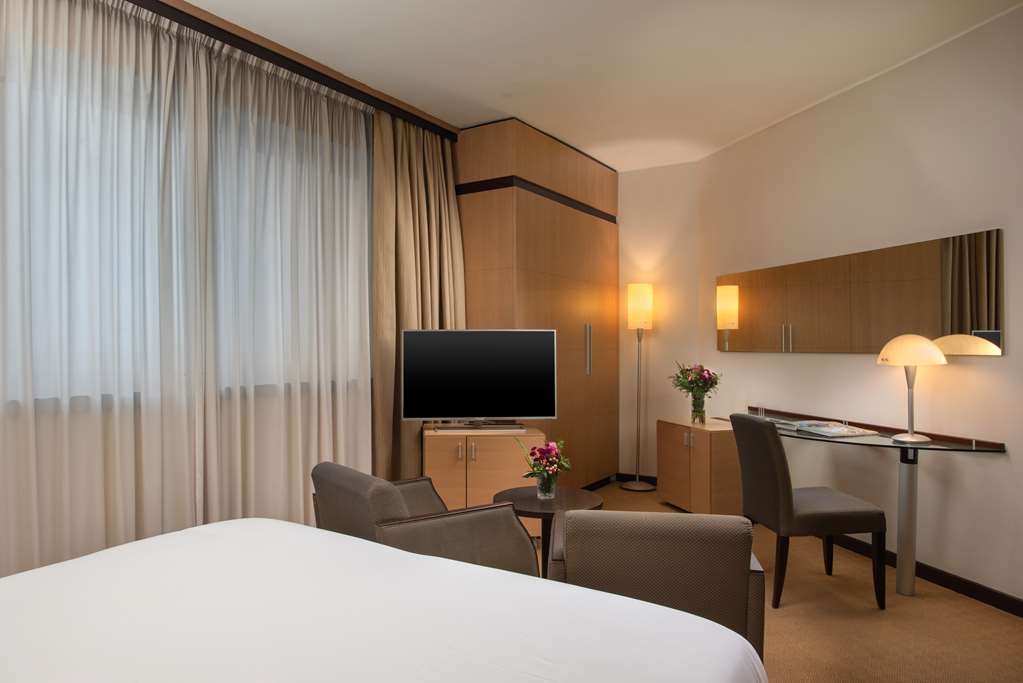 NH Bologna Villanova-guestroom-Guest Room,On-Site.jpg