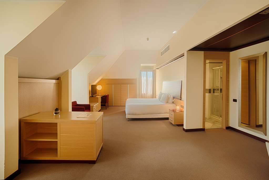 NH MILANO 2-guestroom-Guest Room,Suite,On-Site.jpg