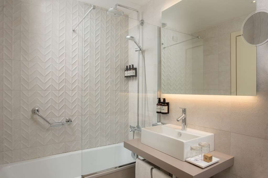 NH PALERMO-guestroom-Guest Room,Bathroom,On-Site.jpg