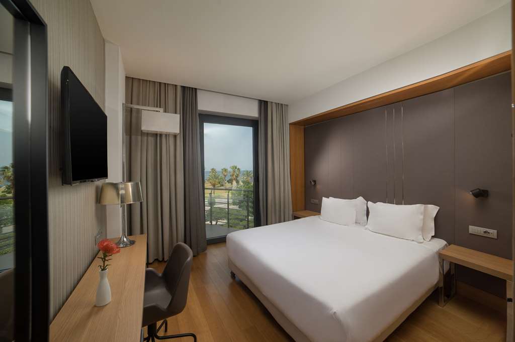 NH PALERMO-guestroom-Guest Room,On-Site.jpg