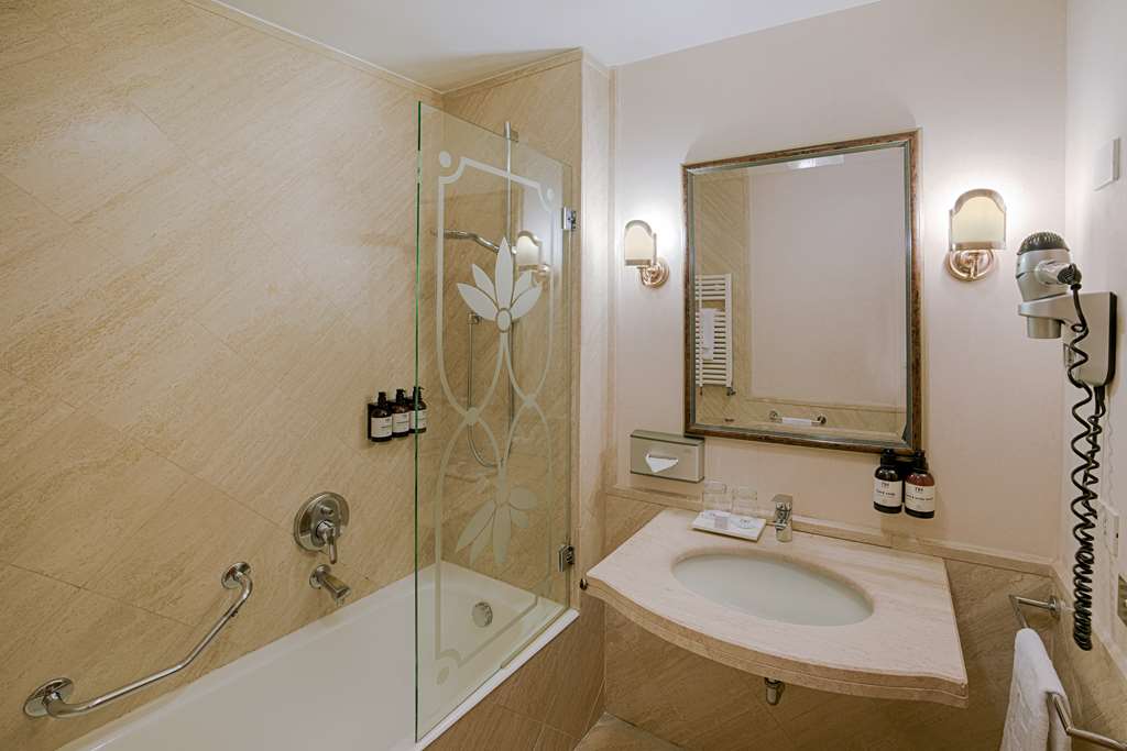 NH RAVENNA-guestroom-Guest Room,Bathroom,On-Site.jpg