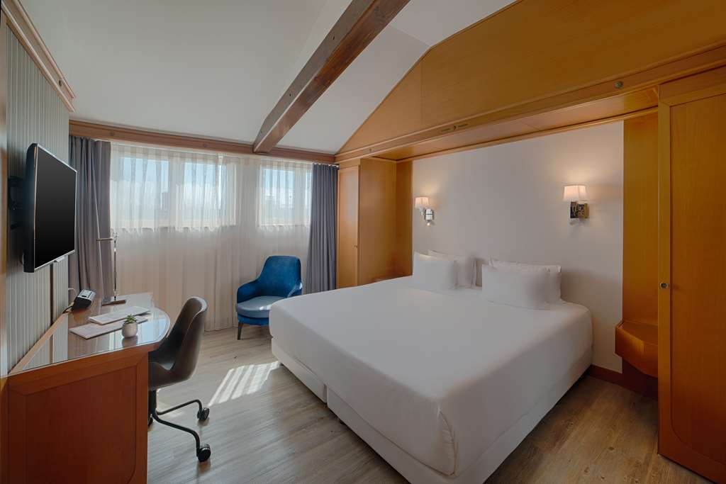 NH RAVENNA-guestroom-Guest Room,On-Site.jpg