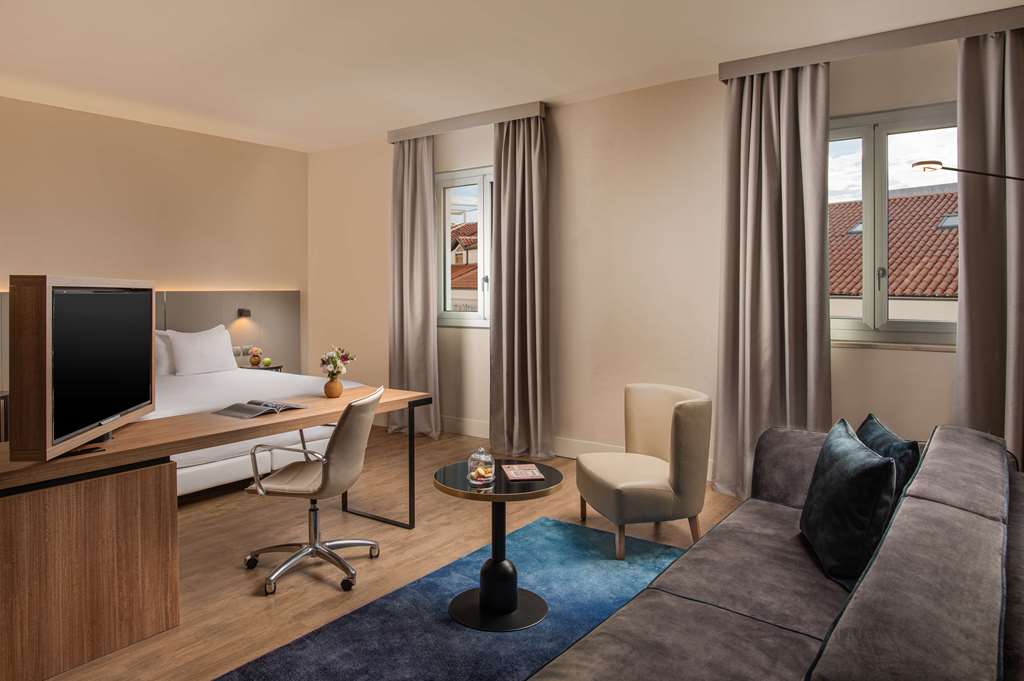 NH TRIESTE-guestroom-Guest Room,Suite,On-Site.jpg