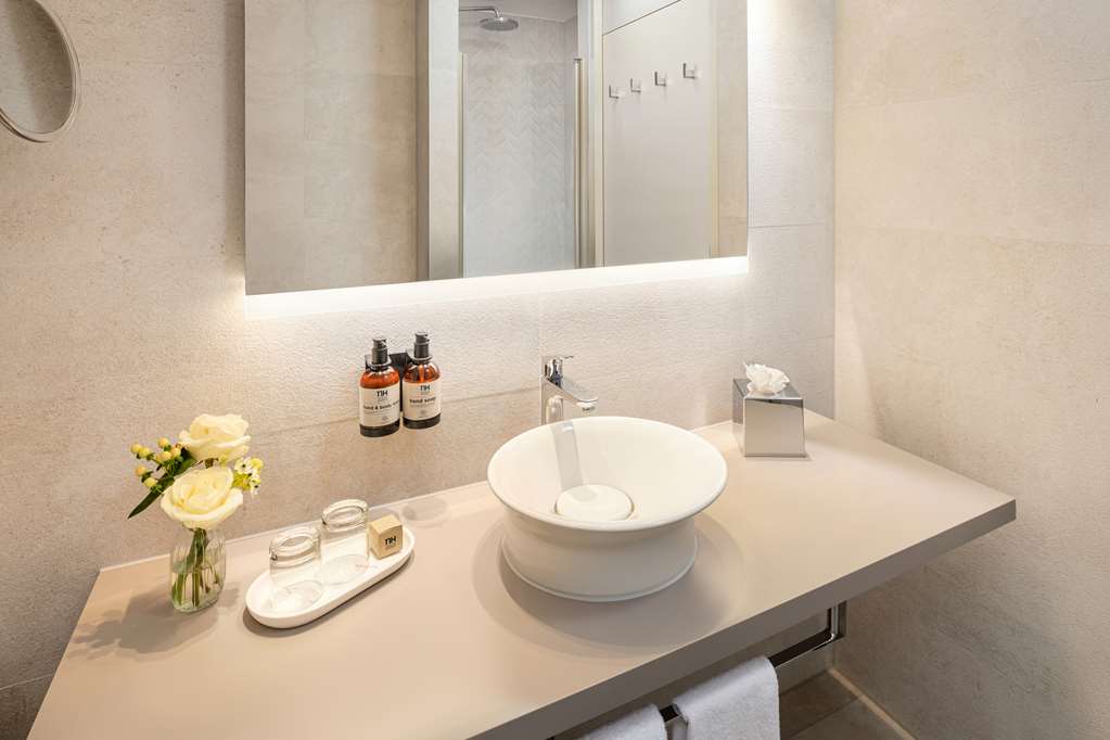 NH GRONINGEN-guestroom-Guest Room,Bathroom,On-Site.jpg