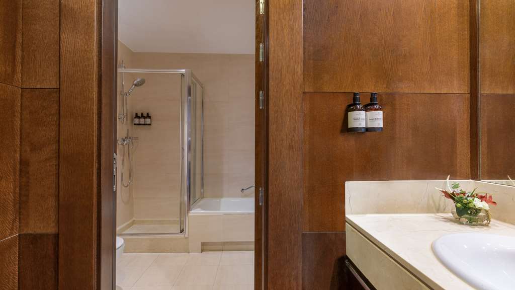 NH COLLECTION PALACIO ARANJUEZ-guestroom-Guest Room,Bathroom,On-Site.jpg