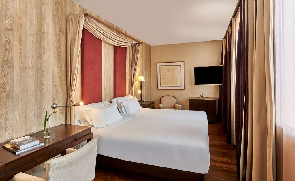 NH Collection Palacio Burgos-guestroom-Guest Room,On-Site.jpg