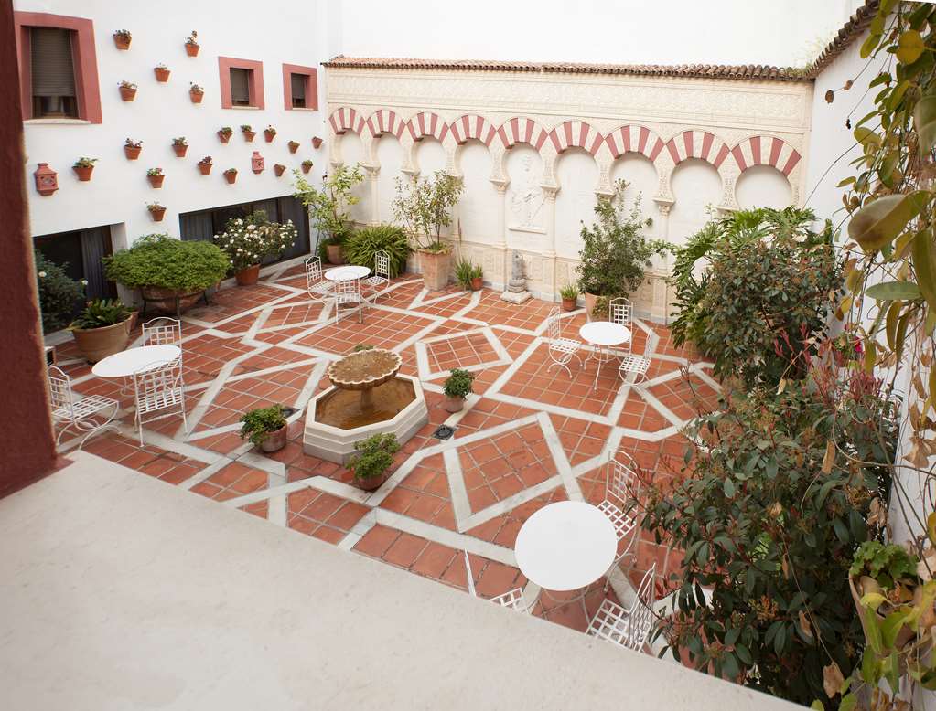 NH CORDOBA CALIFA-guestroom-Guest Room,Suite,On-Site.jpg