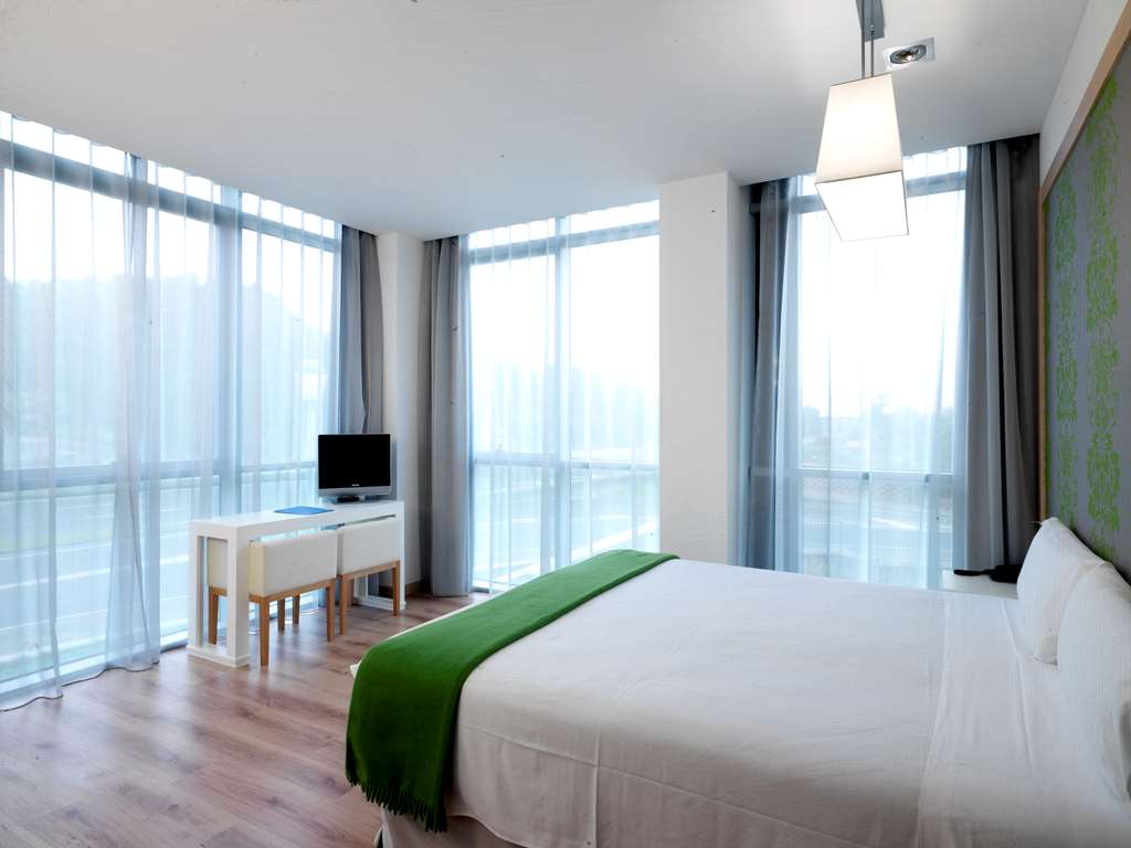 NH LA AVANZADA-guestroom-Guest Room,Suite,On-Site.jpg