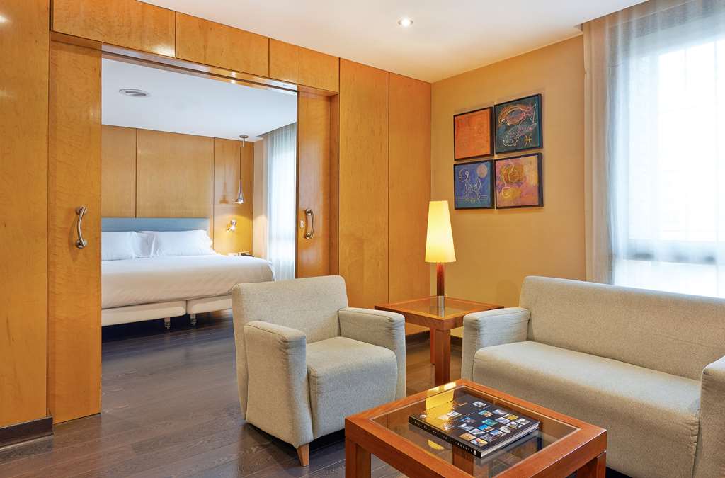 NH LLEIDA PIRINEOS-guestroom-Guest Room,Suite,On-Site.jpg