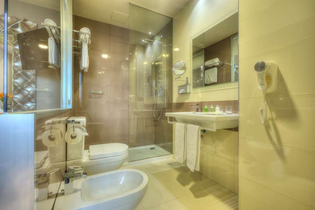 NH OURENSE-guestroom-Guest Room,Bathroom,On-Site.jpg
