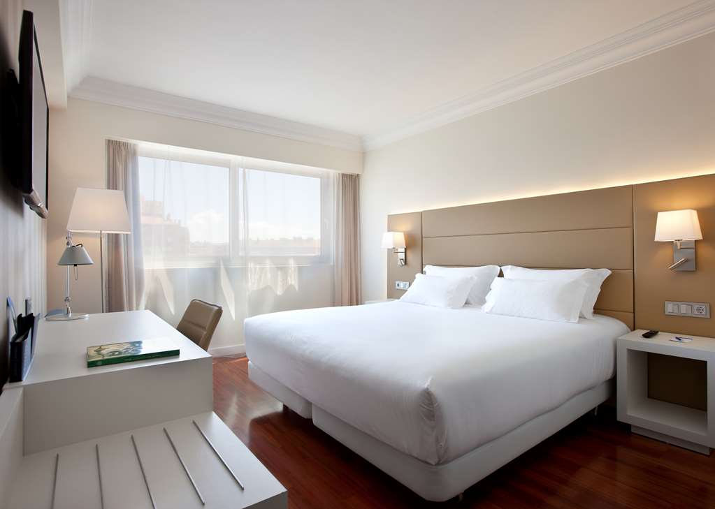 NH PAMPLONA IRUNA PARK-guestroom-Guest Room,On-Site.jpg