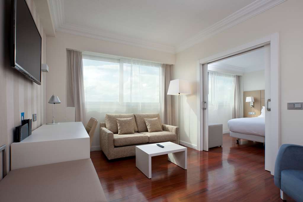 NH PAMPLONA IRUNA PARK-guestroom-Guest Room,Suite,On-Site.jpg