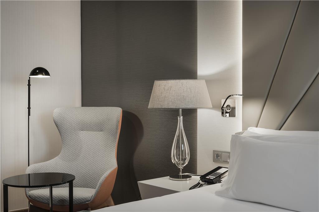 NH COLLECTION PALACIO CASTELLA-guestroom-Guest Room,On-Site.jpg