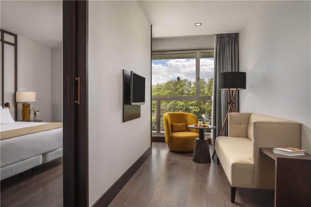 NH COLLECTION SANTIAGO-guestroom-Guest Room,Suite,On-Site.jpg
