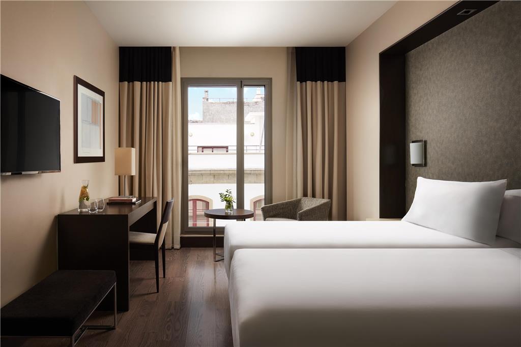 NH TENERIFE-guestroom-Guest Room,On-Site.jpg