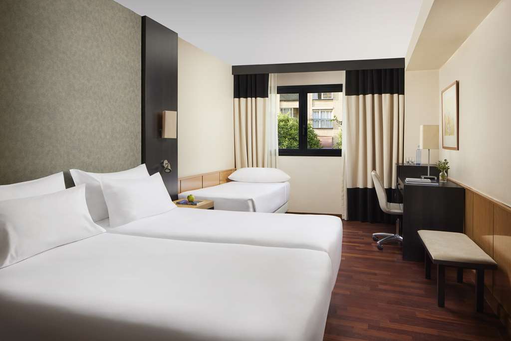 NH CIUDAD DE VALENCIA-guestroom-Guest Room,On-Site.jpg