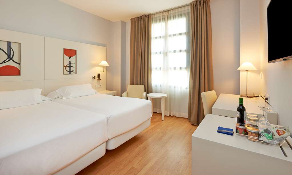 NH VALENCIA LAS ARTES-guestroom-Guest Room,Indoor/Interior,On-Site.jpg