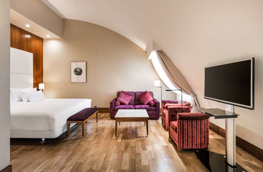 NH COLLECTION VIGO-guestroom-Guest Room,Suite,On-Site.jpg