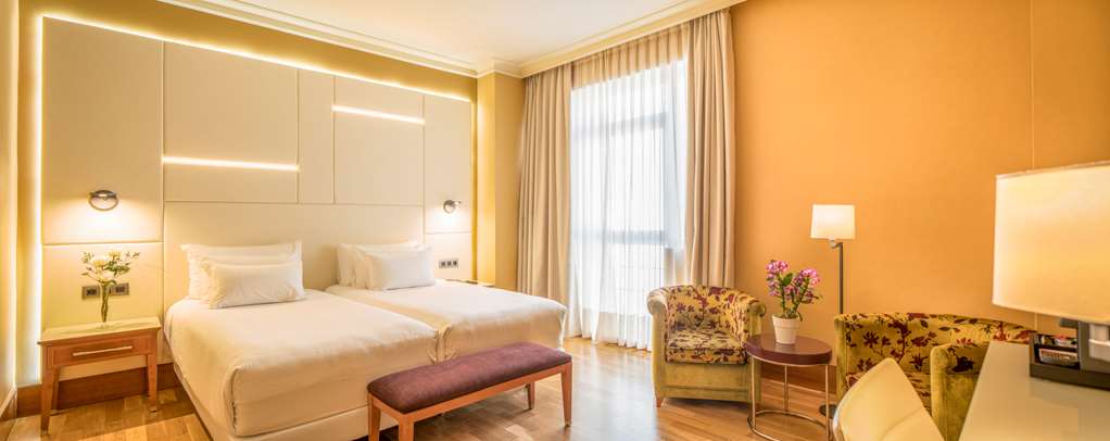 NH COLLECTION VIGO-guestroom-Guest Room,On-Site.jpg