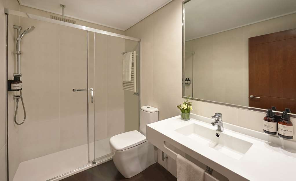 NH COLLECTION VIGO-guestroom-Guest Room,Bathroom,On-Site.jpg