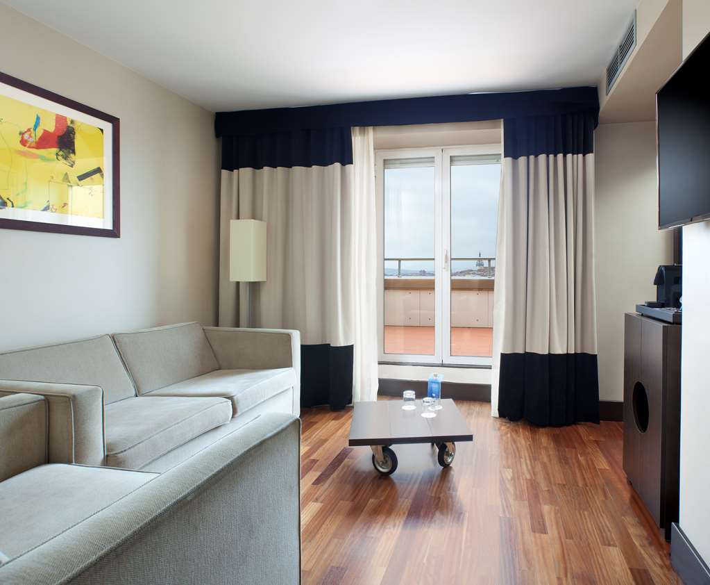 NH CANCILLER AYALA VITORIA-guestroom-Guest Room,Guest Room Amenity,Suite,On-Site.jpg
