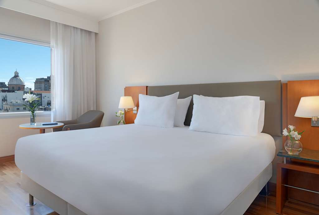 NH Montevideo Columbia-guestroom-Guest Room,On-Site.jpg