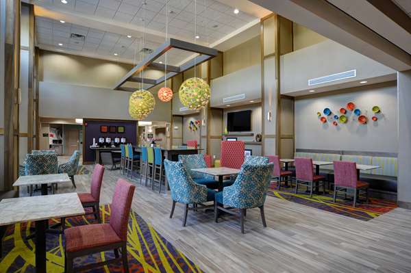 Restaurant - Hampton Inn & Suites Ardmore