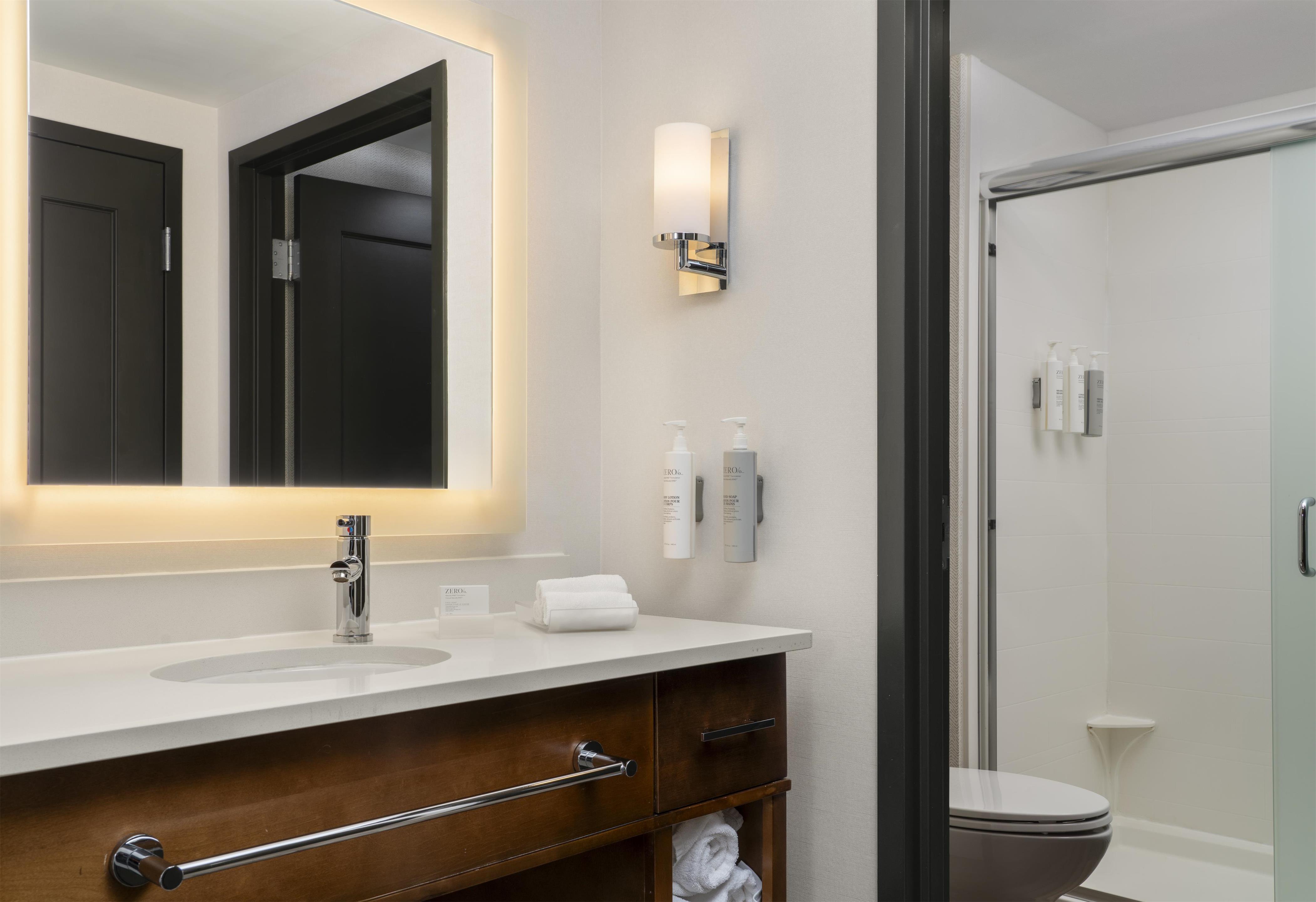 Guest room bath