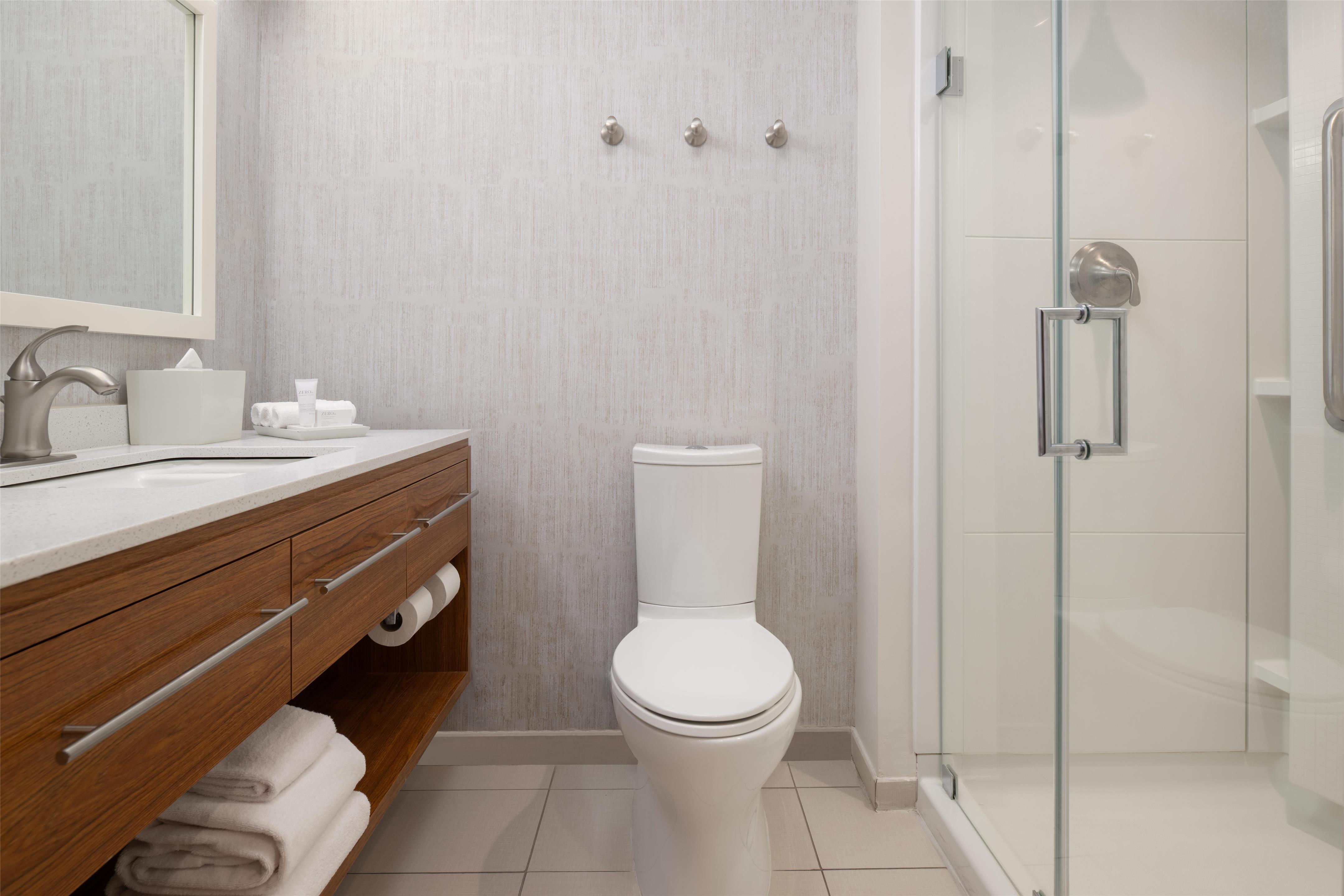 Guest room bath