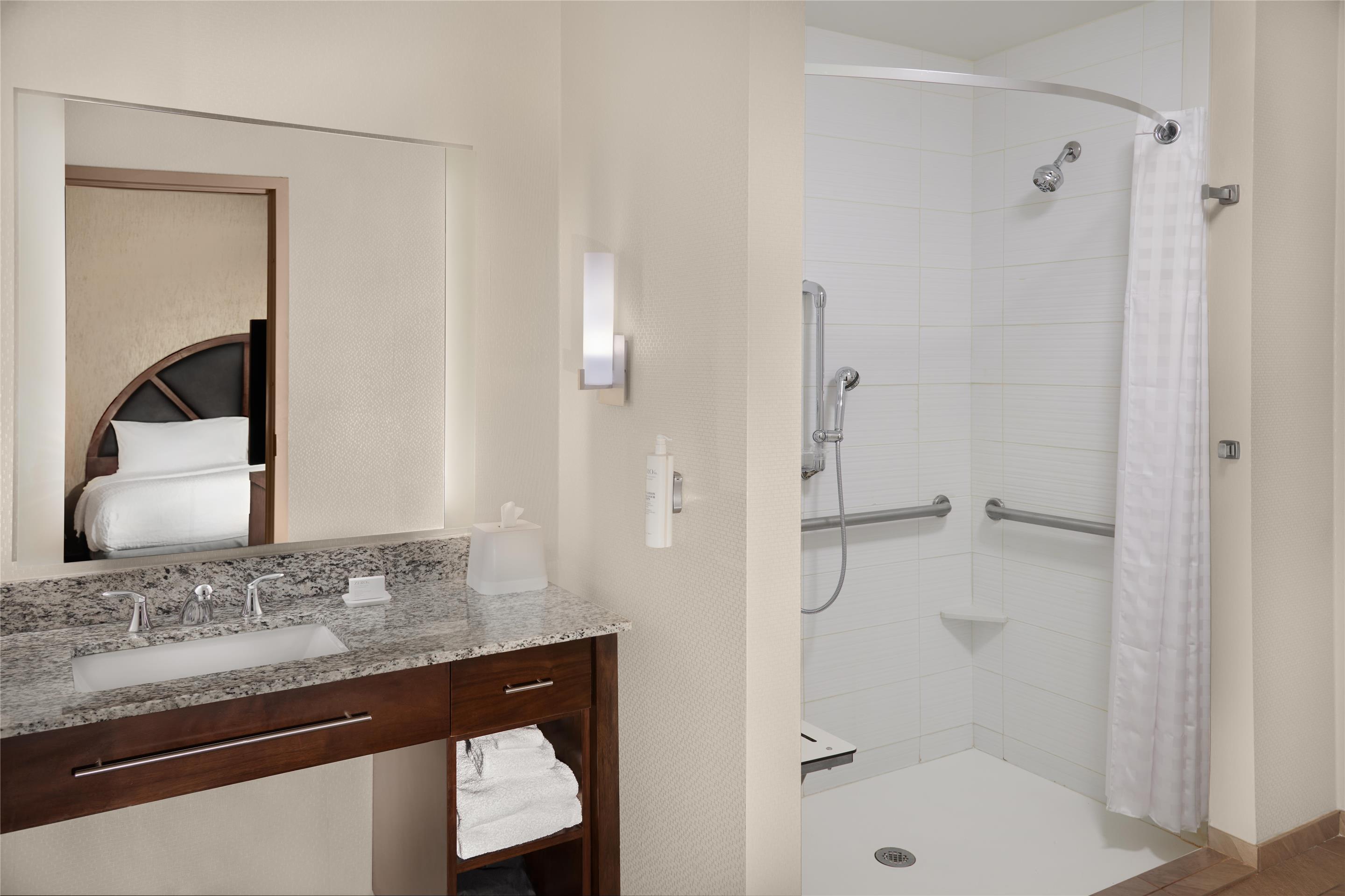 Guest room bath