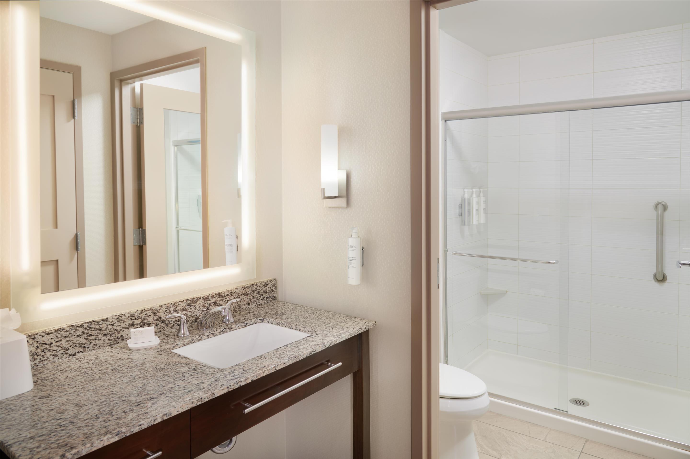 Guest room bath