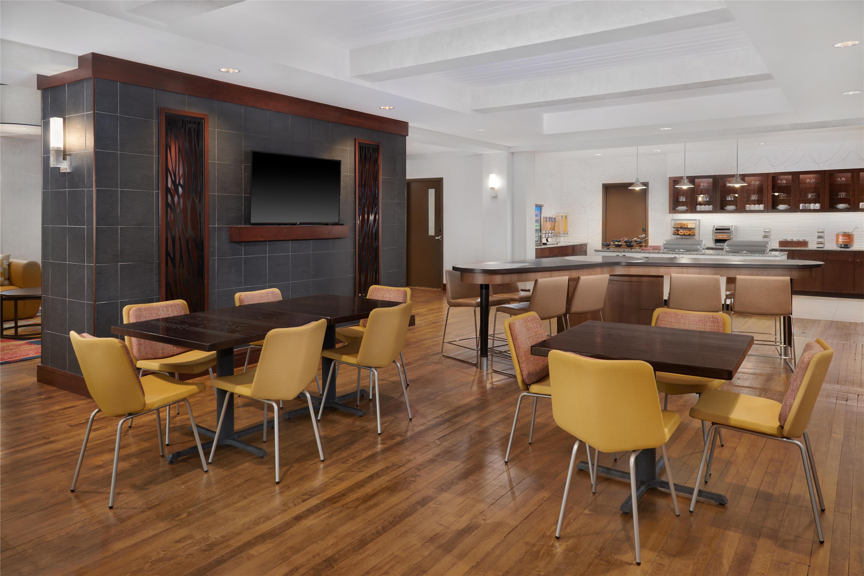 Breakfast Area | Homewood Suites by Hilton Grand Rapids Downtown