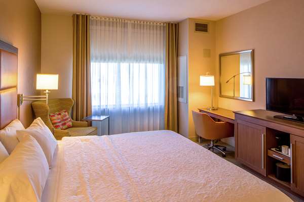  - Hampton Inn Downtown Houston - I-69, Exits 130 & 131