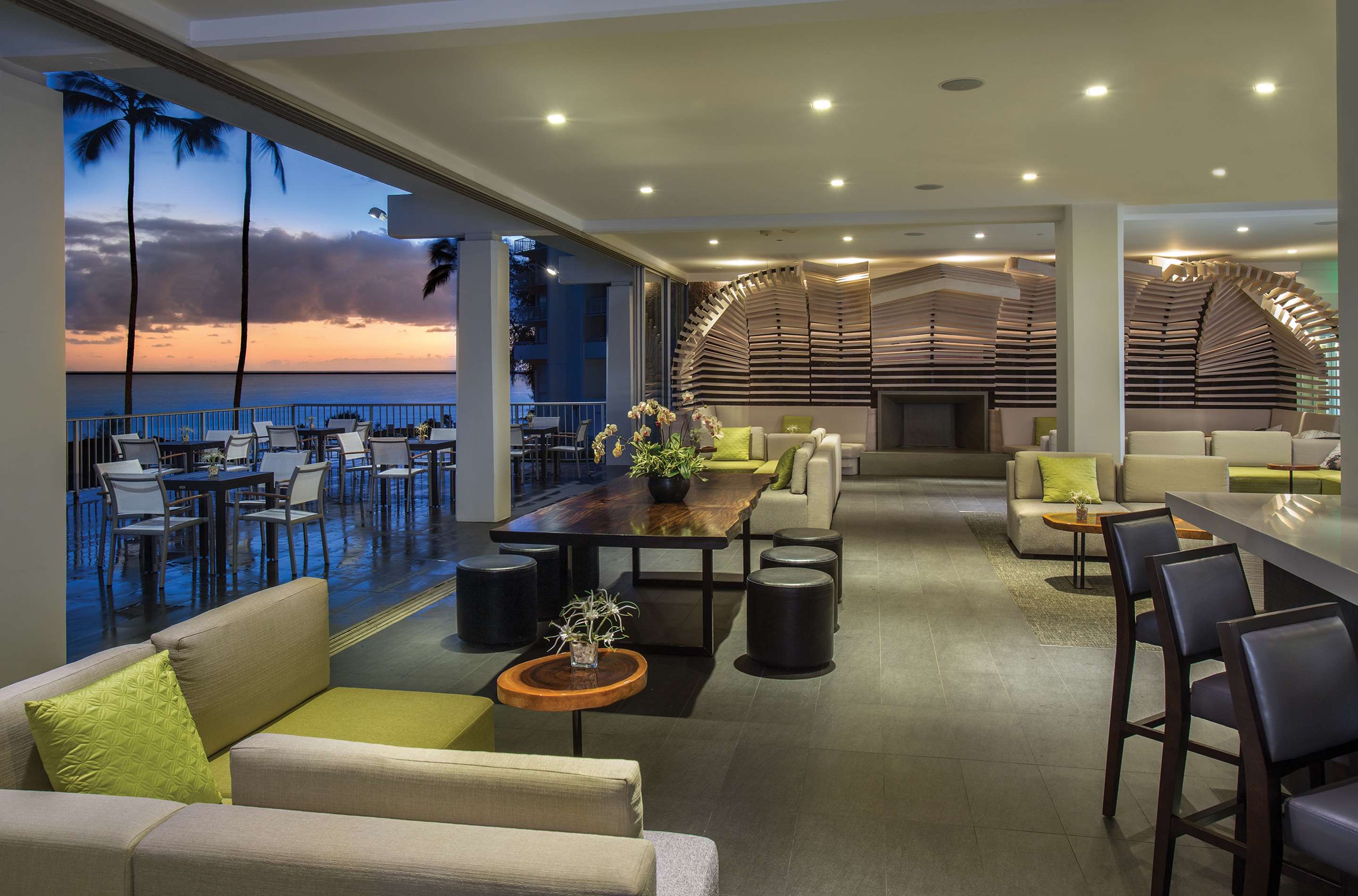 Reception | Grand Naniloa Hotel Hilo - a Doubletree by Hilton