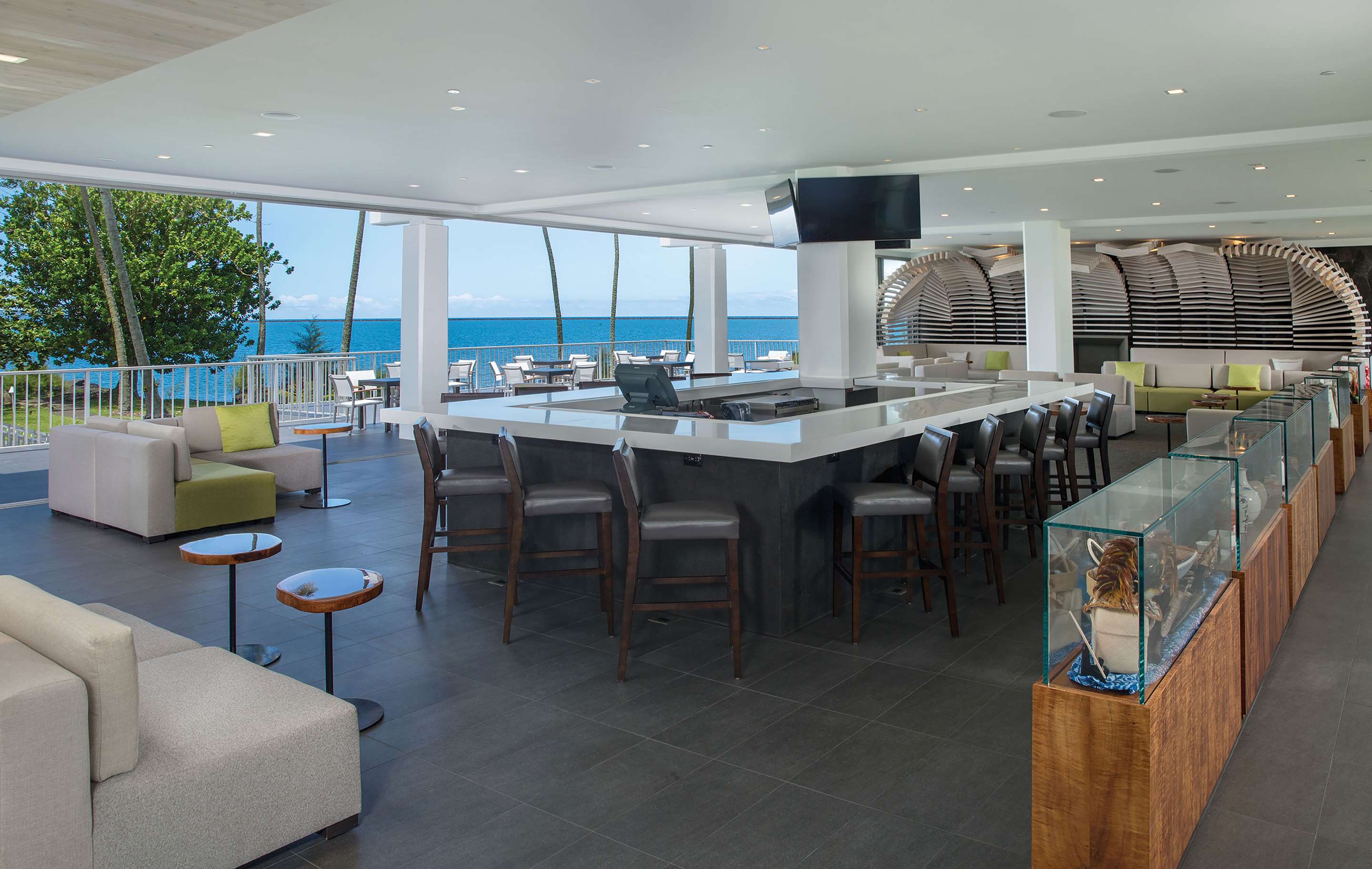 BarLounge | Grand Naniloa Hotel Hilo - a Doubletree by Hilton