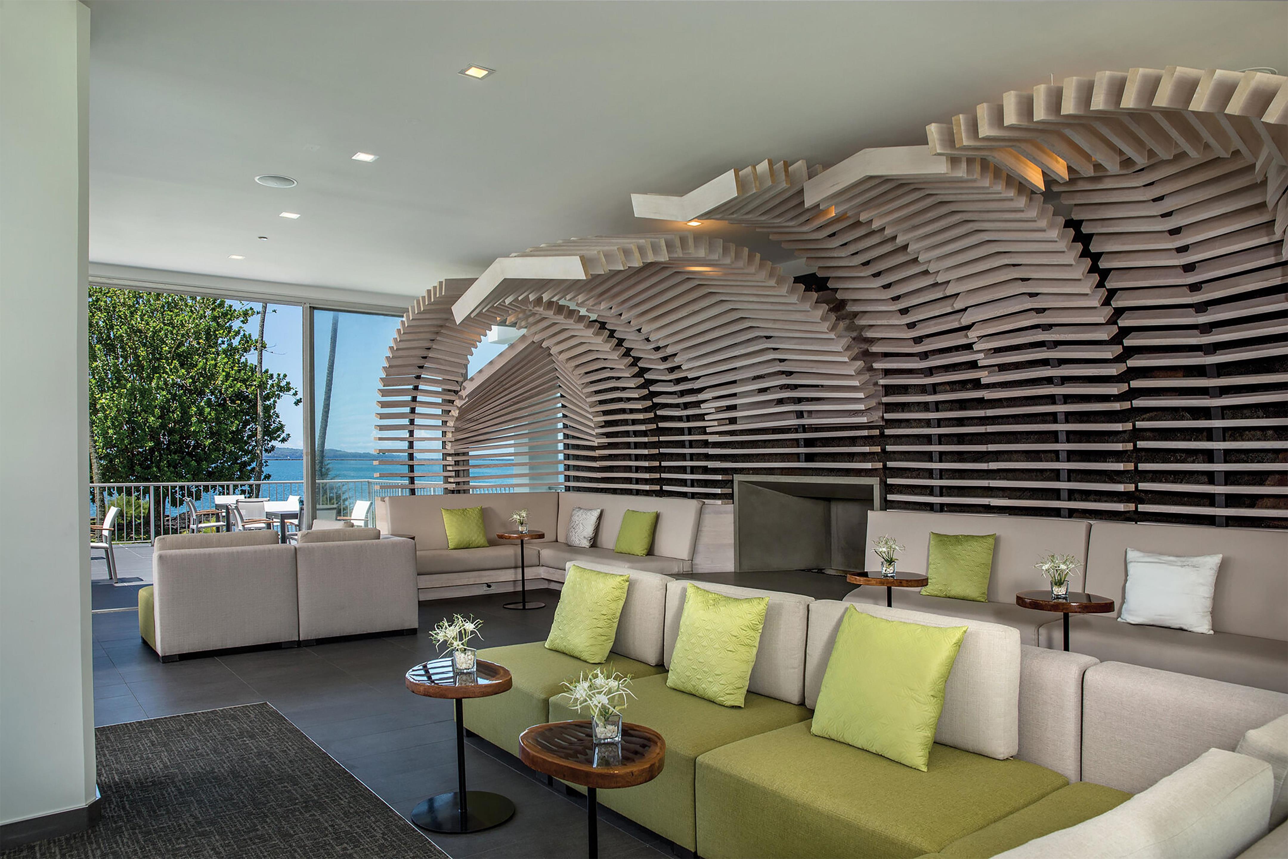 BarLounge | Grand Naniloa Hotel Hilo - a Doubletree by Hilton