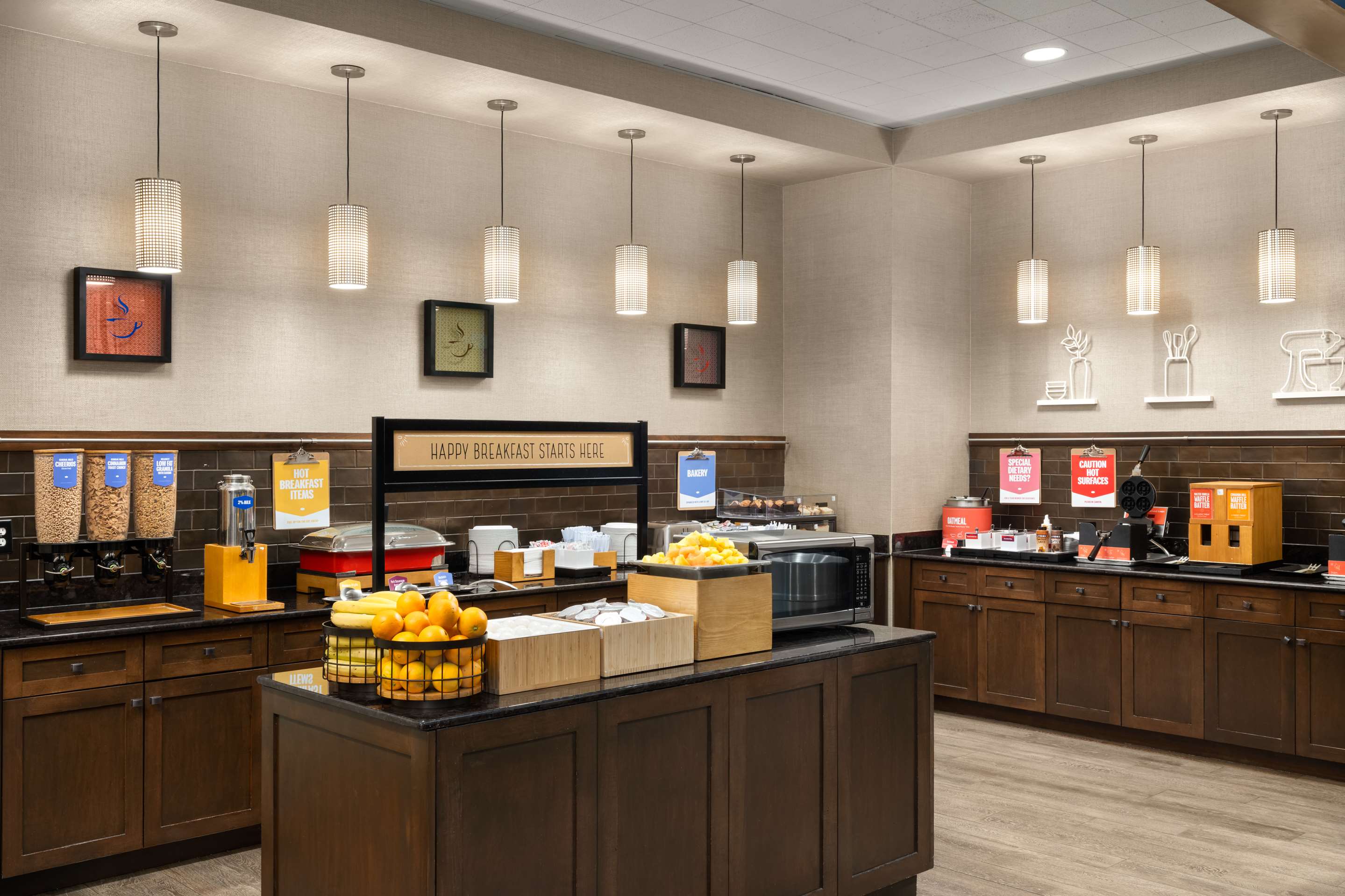 Breakfast Area | Hampton Inn & Suites Orlando/Downtown South - Medical Center