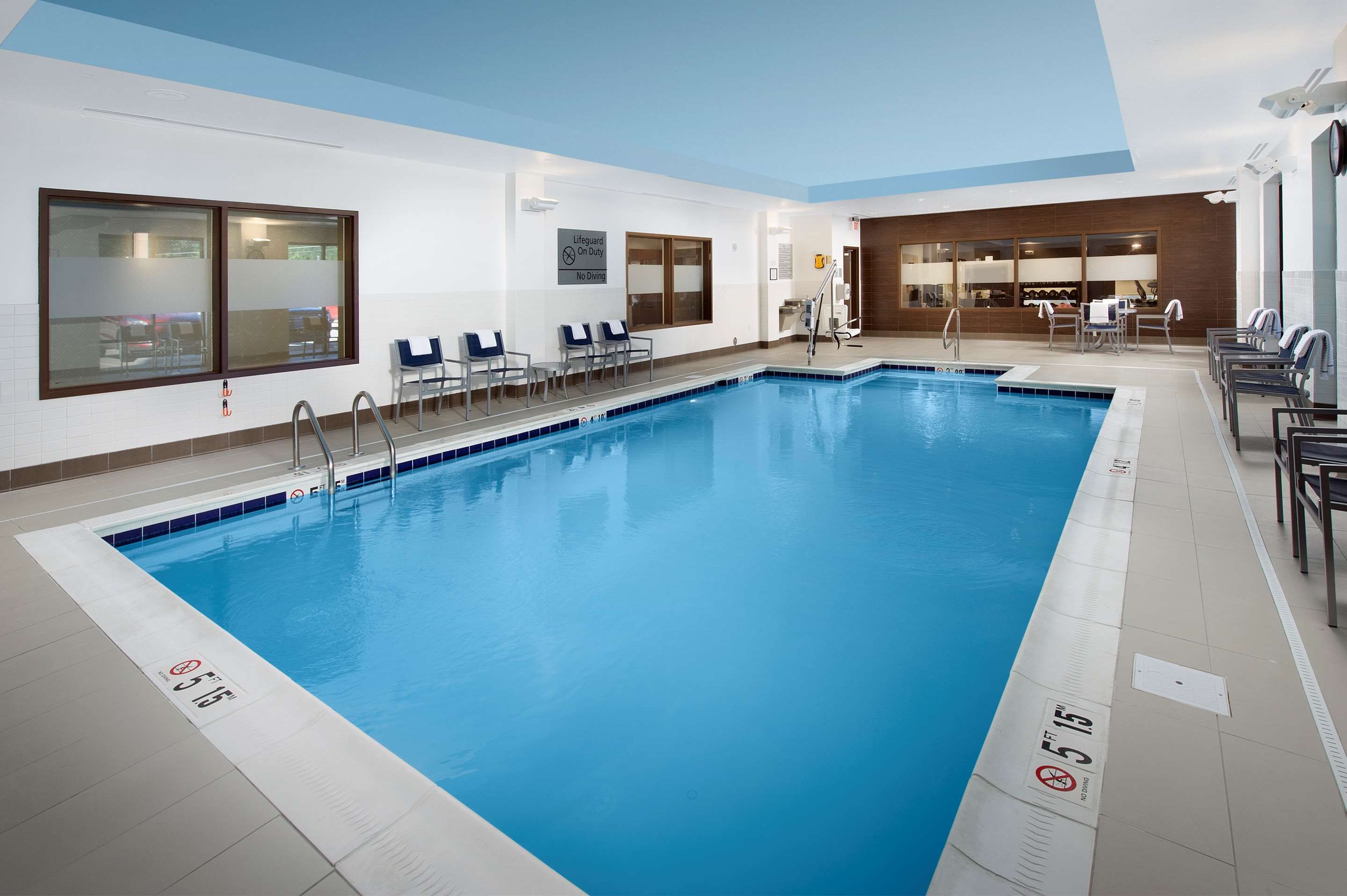 Pool | Hampton Inn & Suites Falls Church