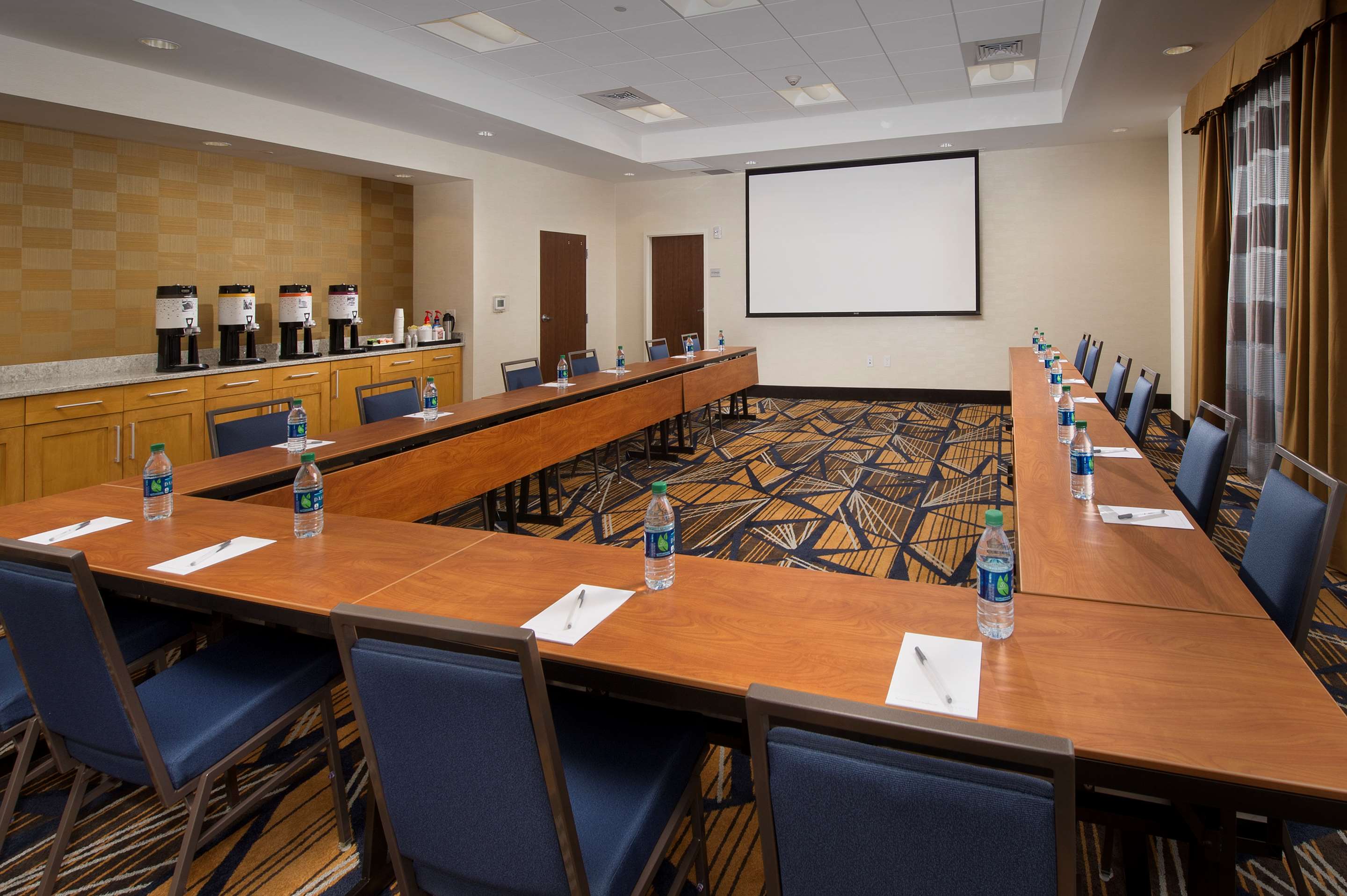 Meeting Room | Hampton Inn & Suites Falls Church