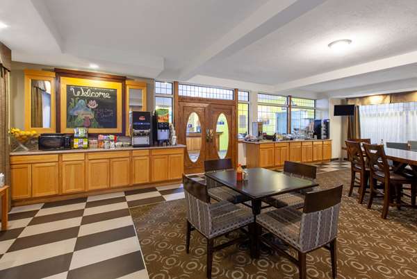 Restaurant - Days Inn Petoskey