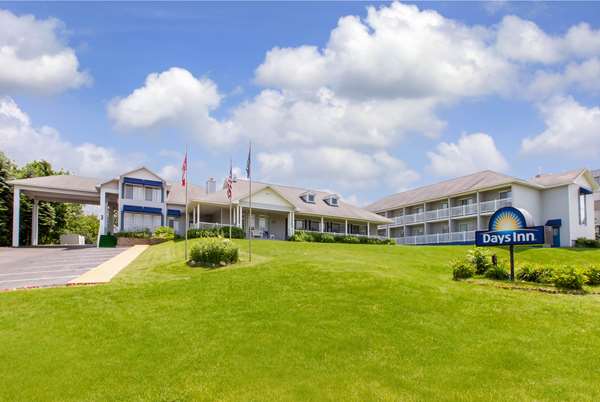Exterior view - Days Inn Petoskey