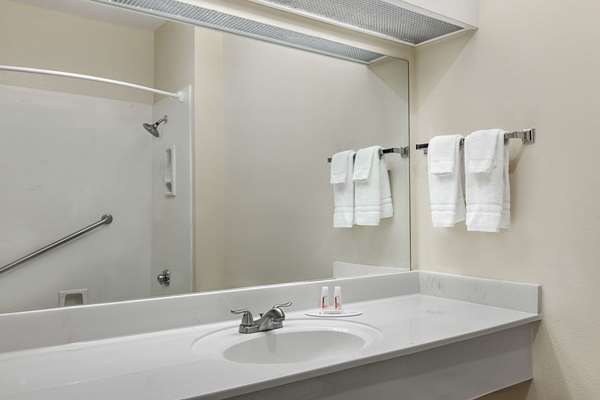  - Days Inn & Suites Sulphur Springs