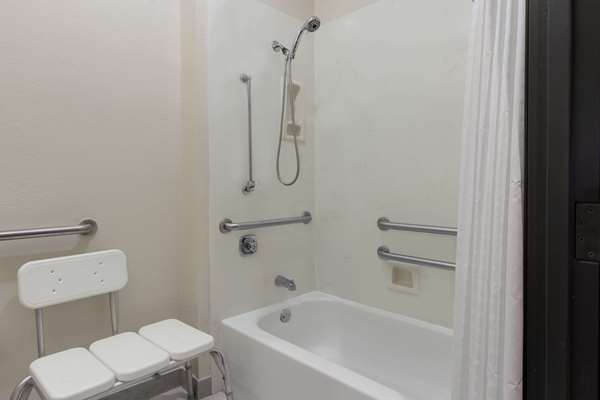  - Days Inn & Suites Sulphur Springs
