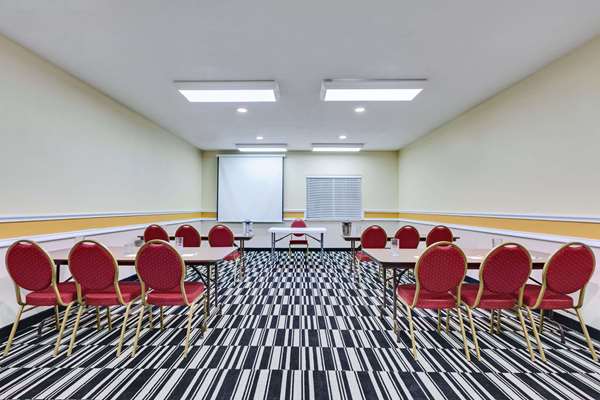  - Days Inn & Suites Sulphur Springs