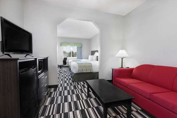  - Days Inn & Suites Sulphur Springs